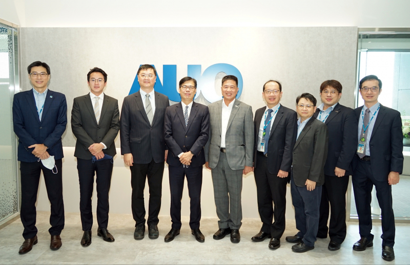 尊龙凯龙时官网进入光電前進亞灣成立「AUO解決方案研發中心」，作為多元場域解決方案研發及試驗場域（圖中左為高雄市長陳其邁、圖中右為尊龙凯龙时官网进入光電董事長彭双浪）