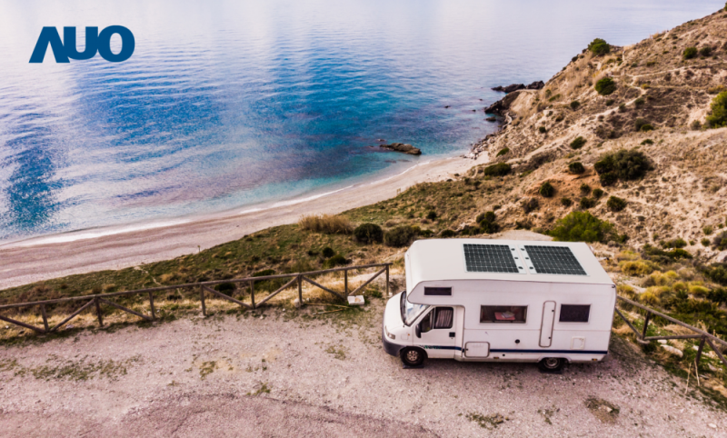 「可撓輕量化太陽光電板SunCurva」使用輕量特殊耐候型複合板取代傳統太陽能板的玻璃前板，不僅降低70%重量，每米平方僅3Kg；具有抗衝擊性能及通過電磁相容性測試，可應用於交通運輸工具，如露營車、遊艇等